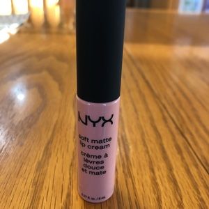 2 NYX Soft Matte Lip Creams